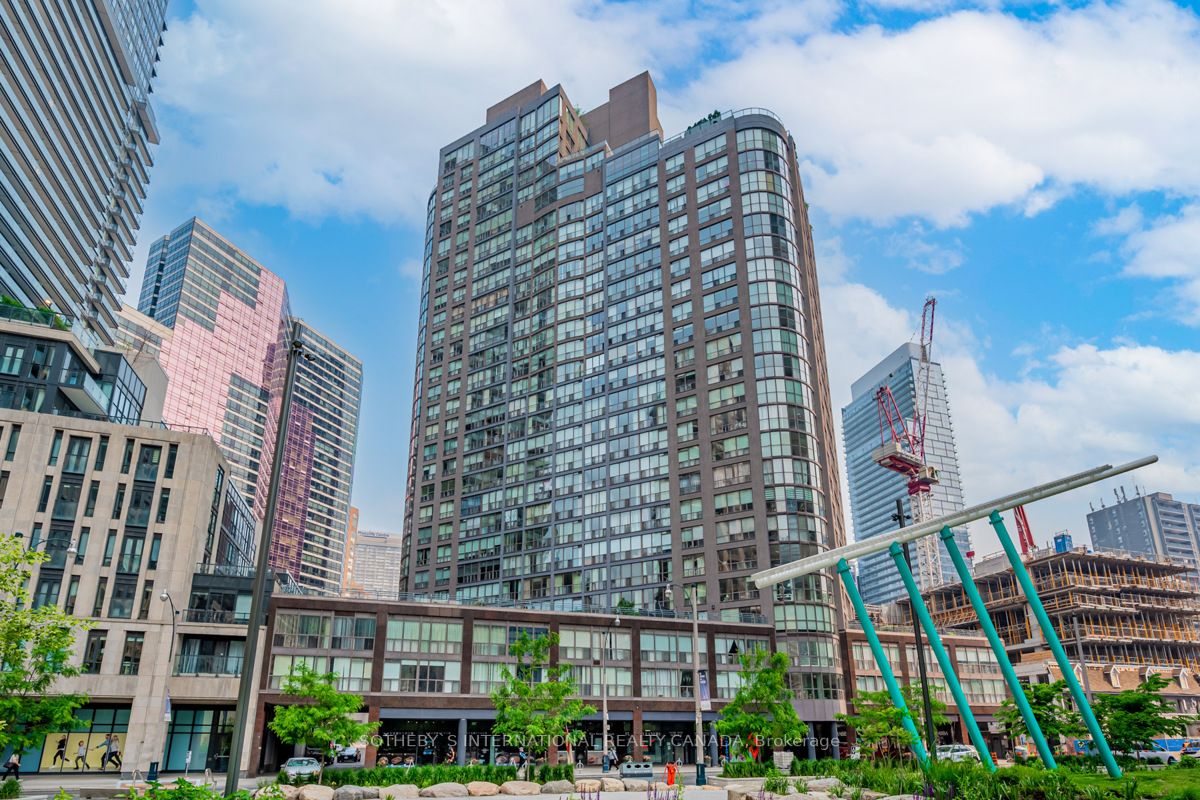 24 Wellesley St W, #2214