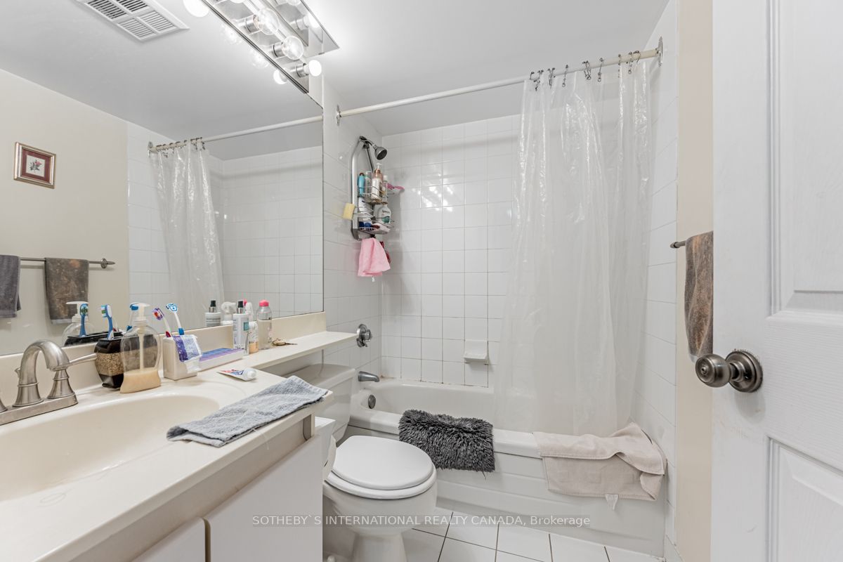24 Wellesley St W, #2214