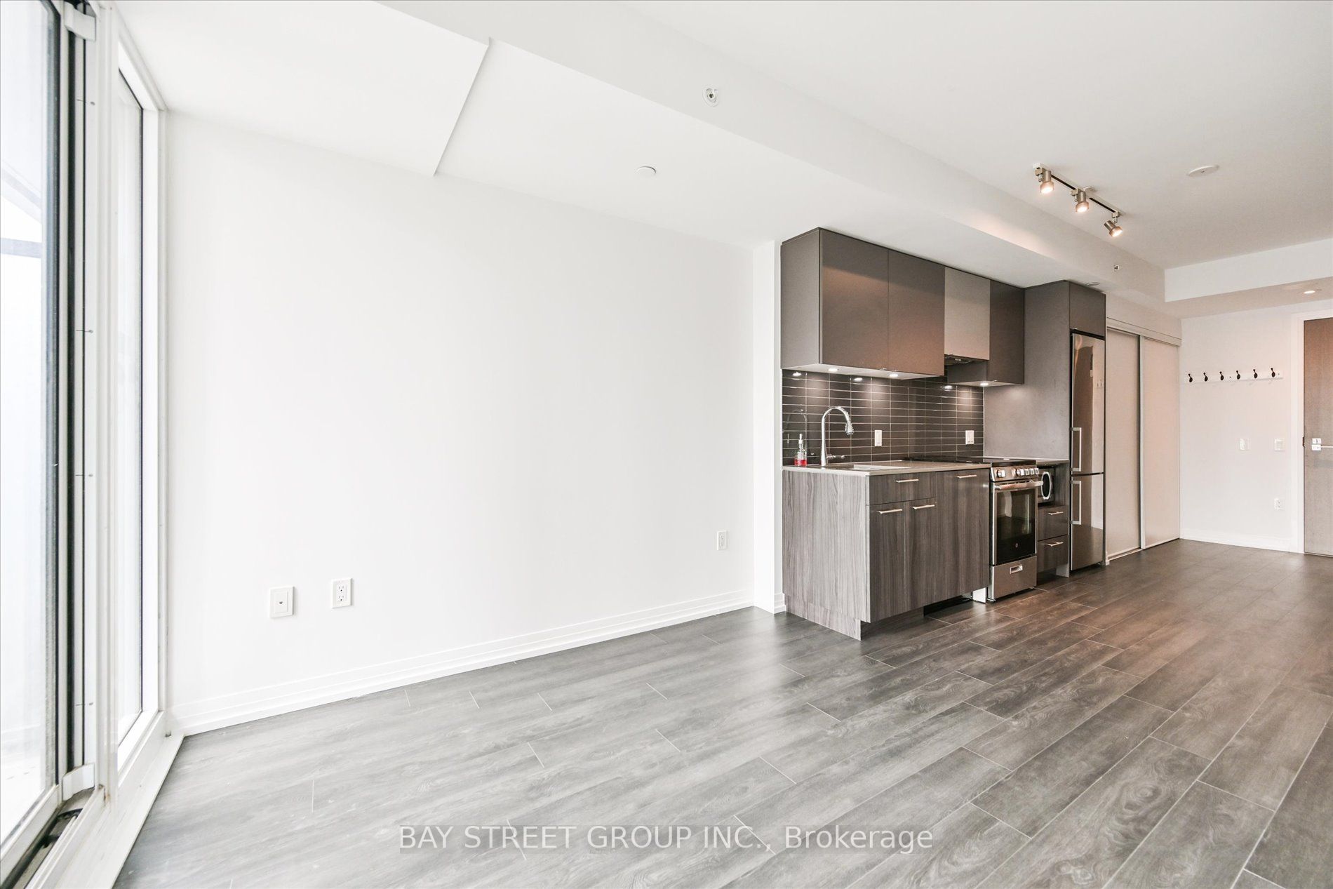 251 Jarvis St, #827