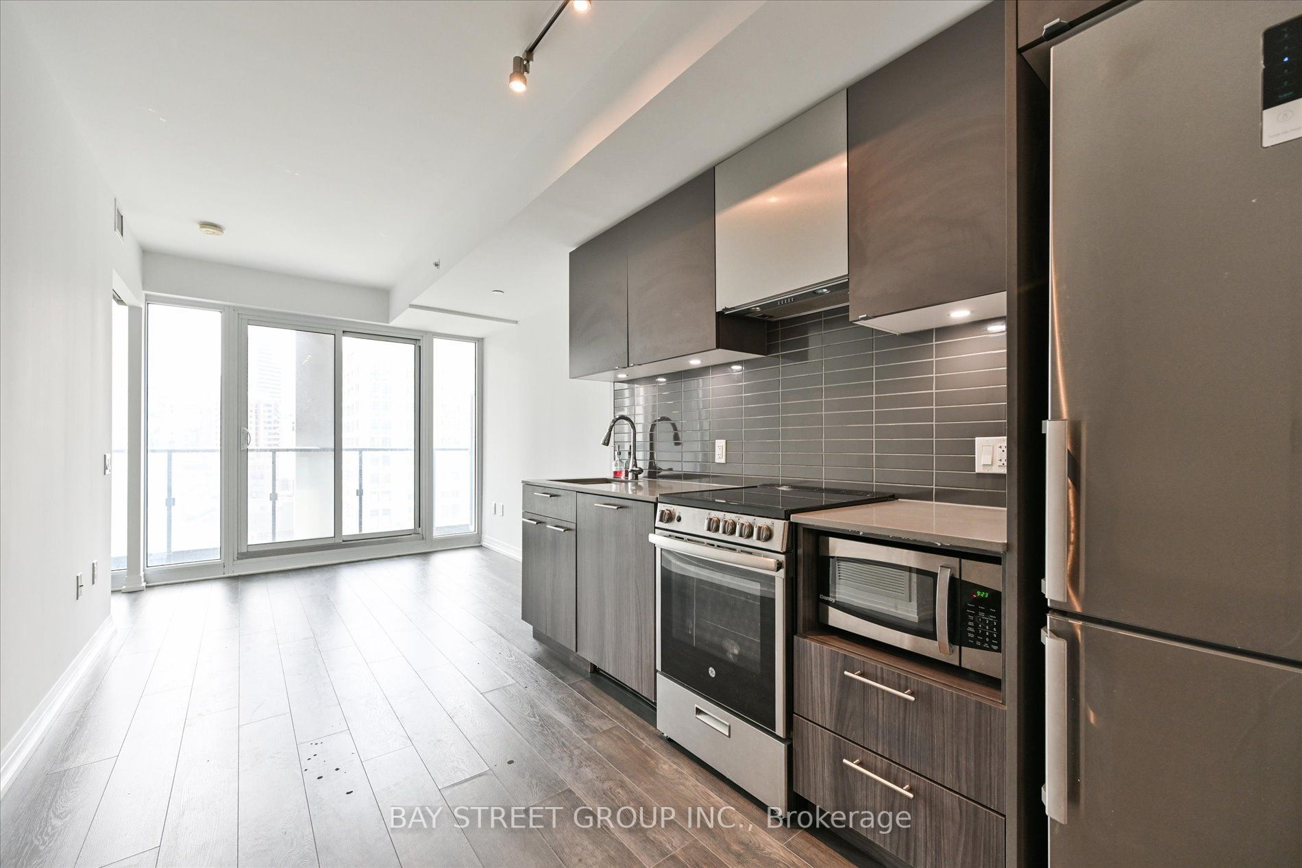 251 Jarvis St, #827
