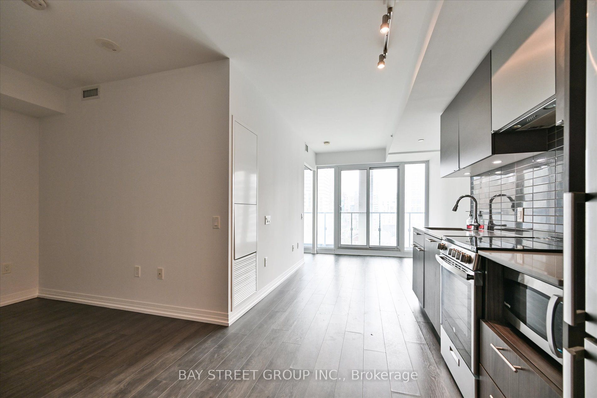 251 Jarvis St, #827