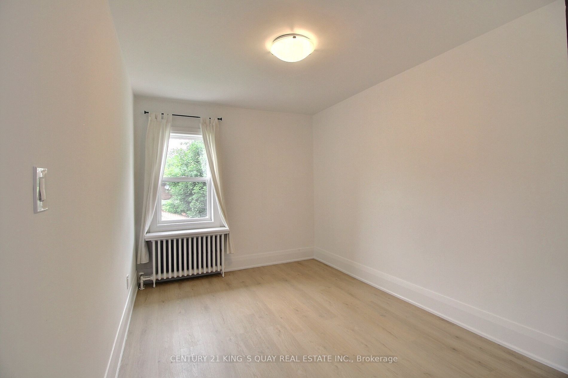 224 Lawrence Ave W