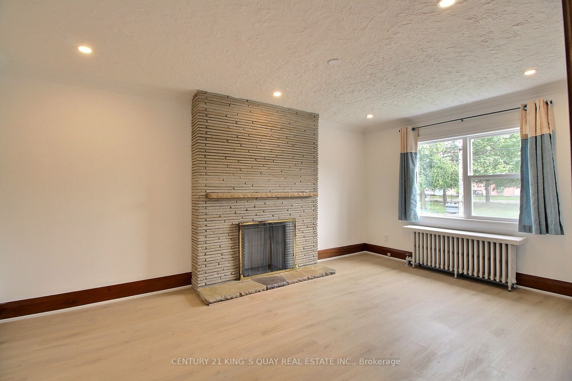 224 Lawrence Ave W