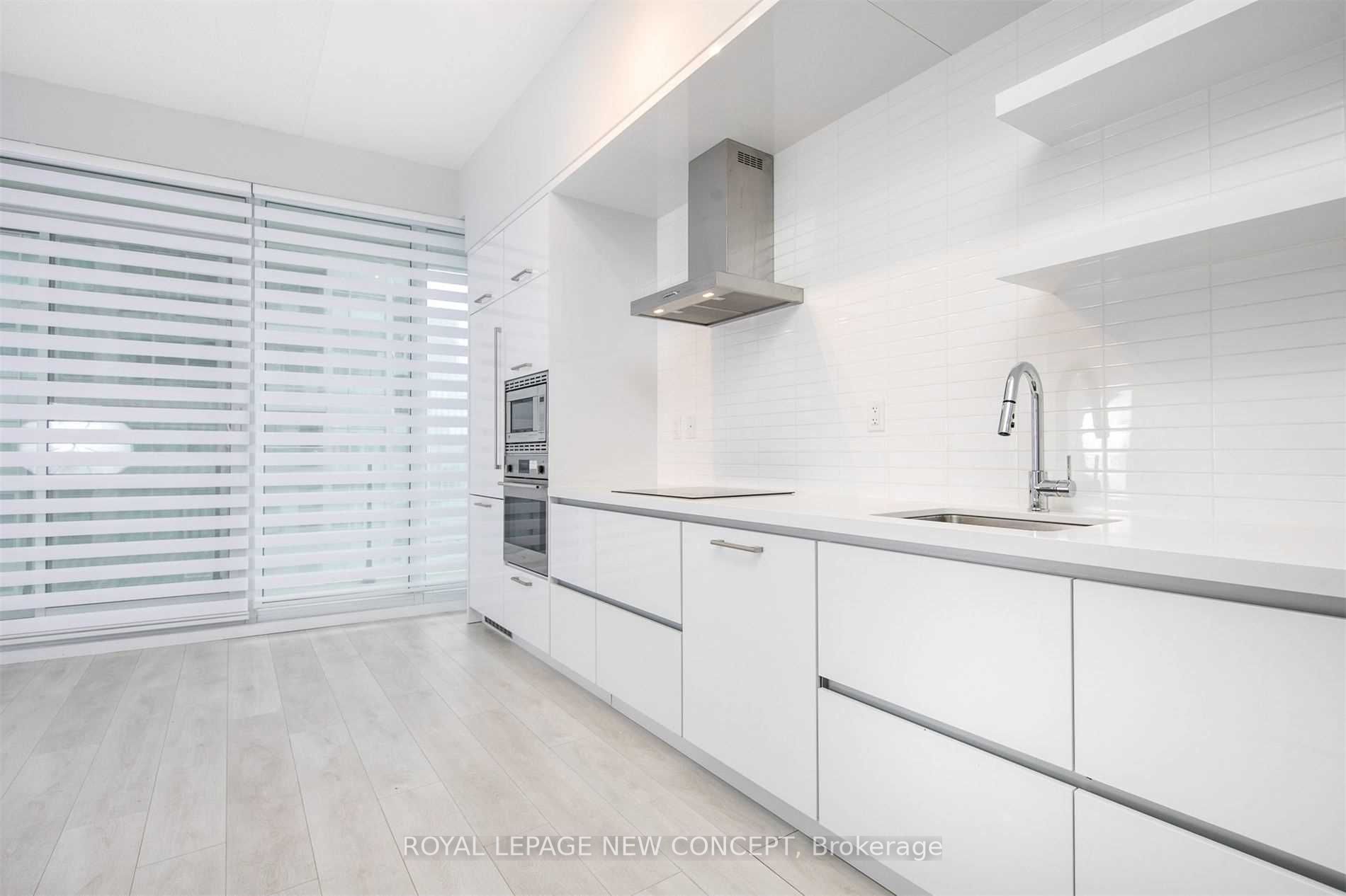 2221 Yonge St, #3006