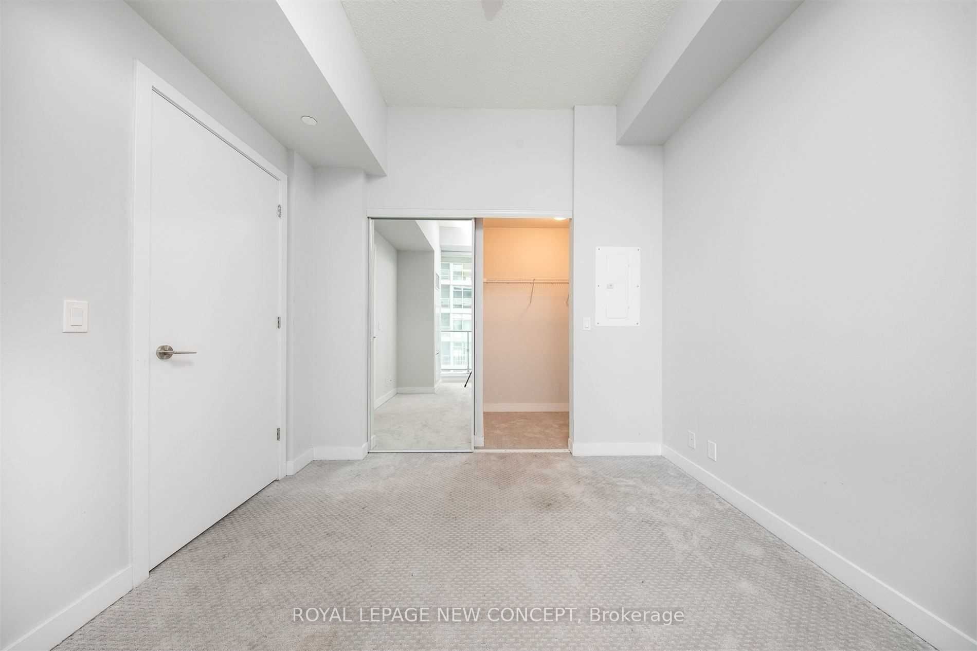 2221 Yonge St, #3006