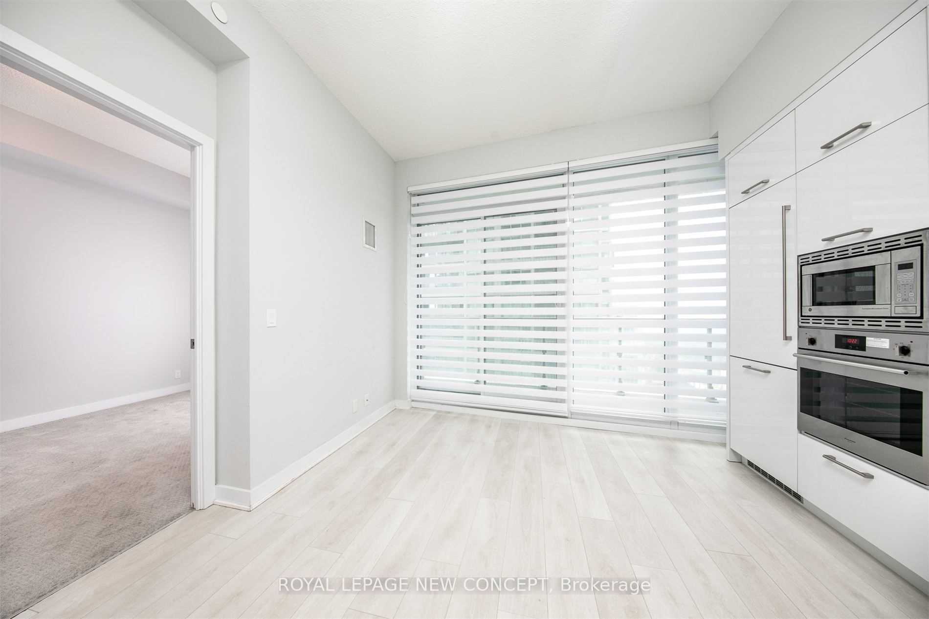 2221 Yonge St, #3006