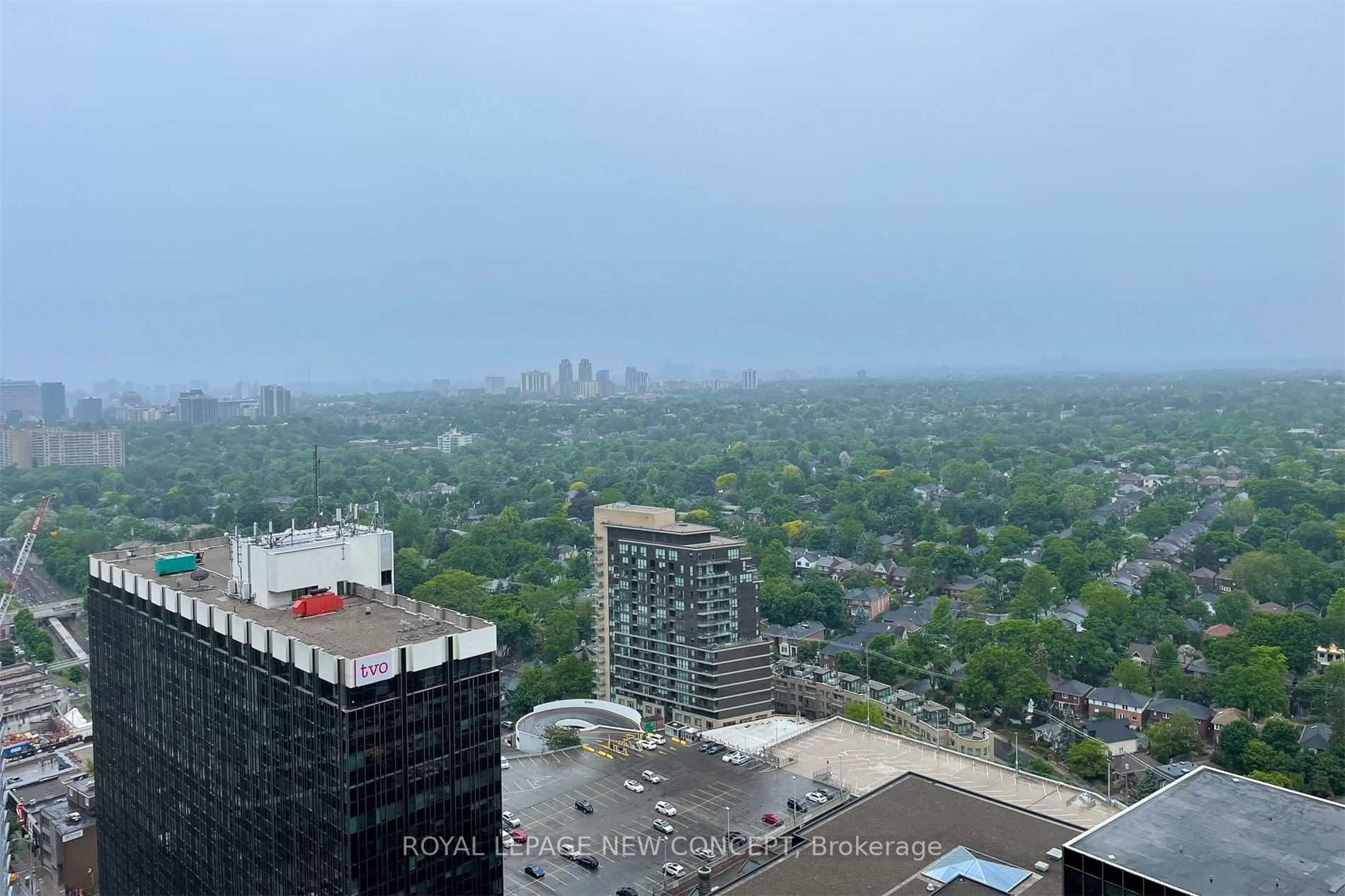 2221 Yonge St, #3006