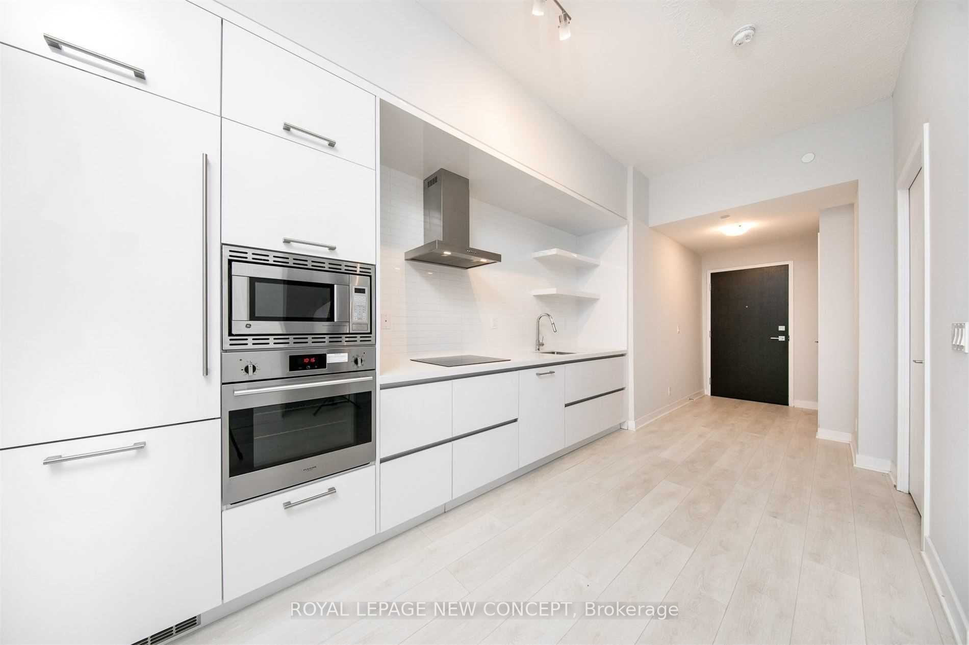 2221 Yonge St, #3006