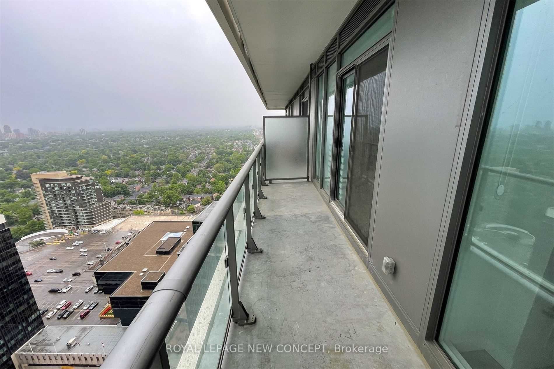 2221 Yonge St, #3006