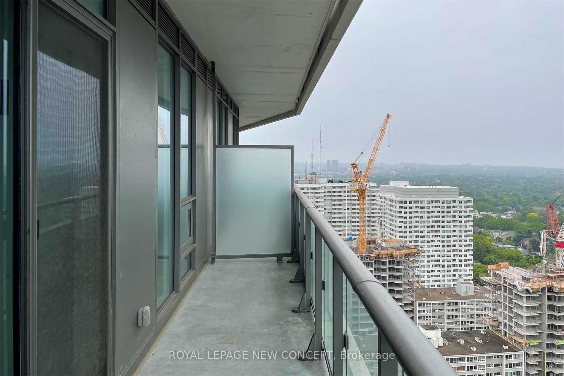 2221 Yonge St, #3006