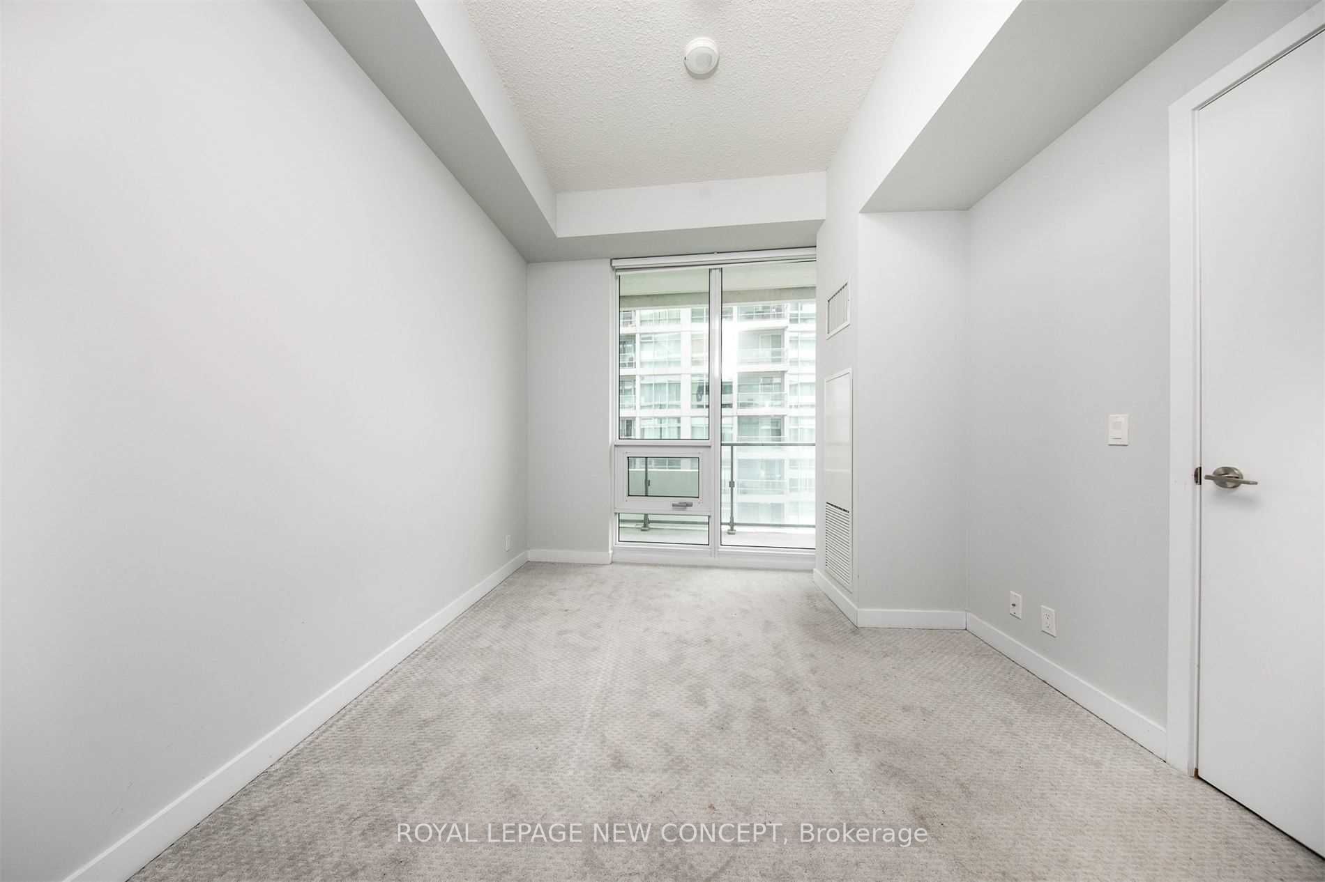 2221 Yonge St, #3006