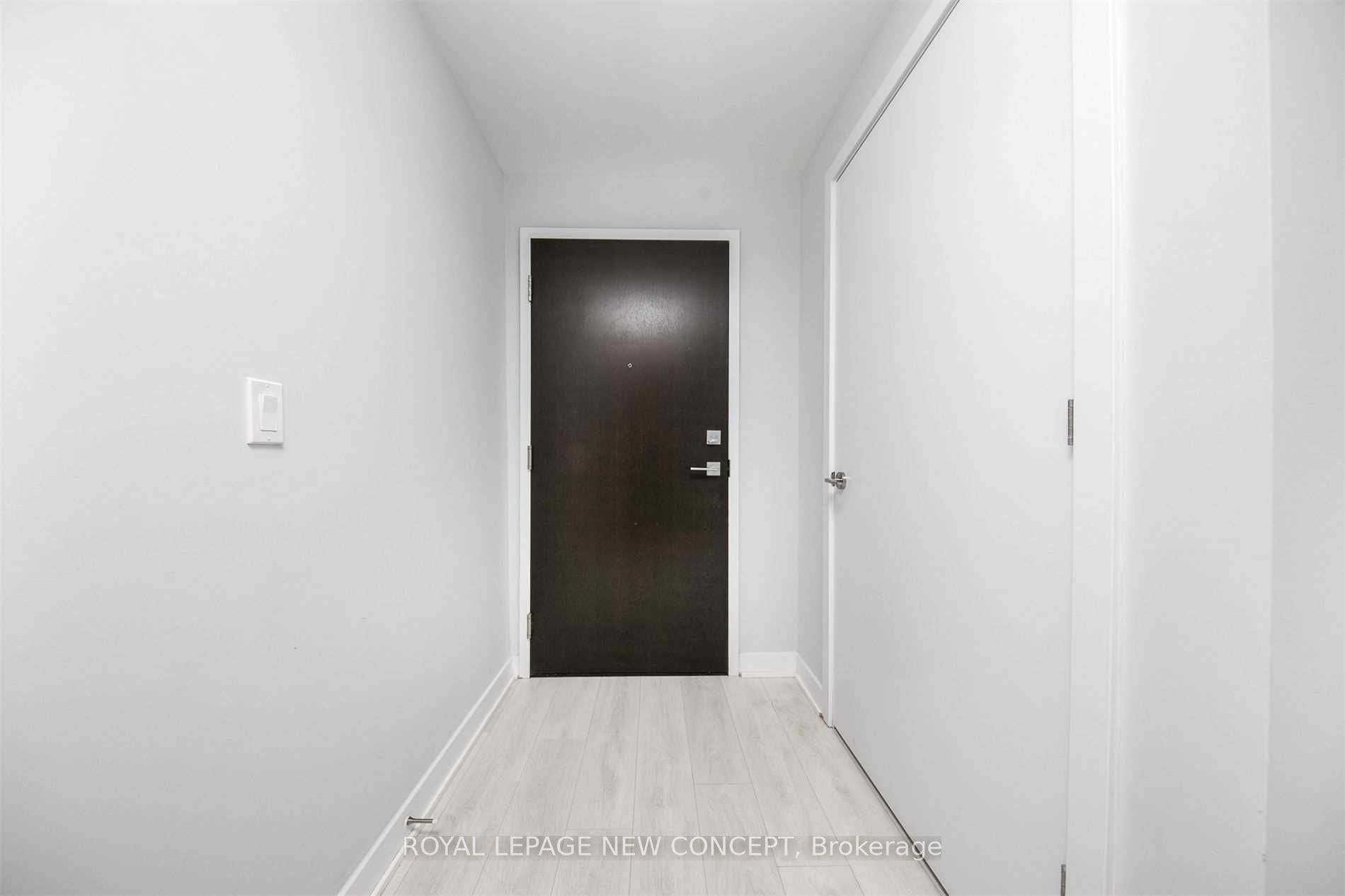 2221 Yonge St, #3006