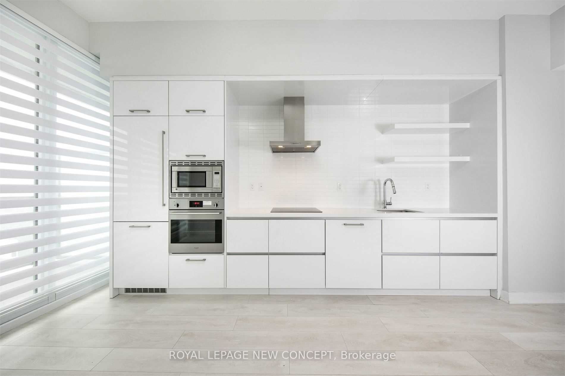 2221 Yonge St, #3006