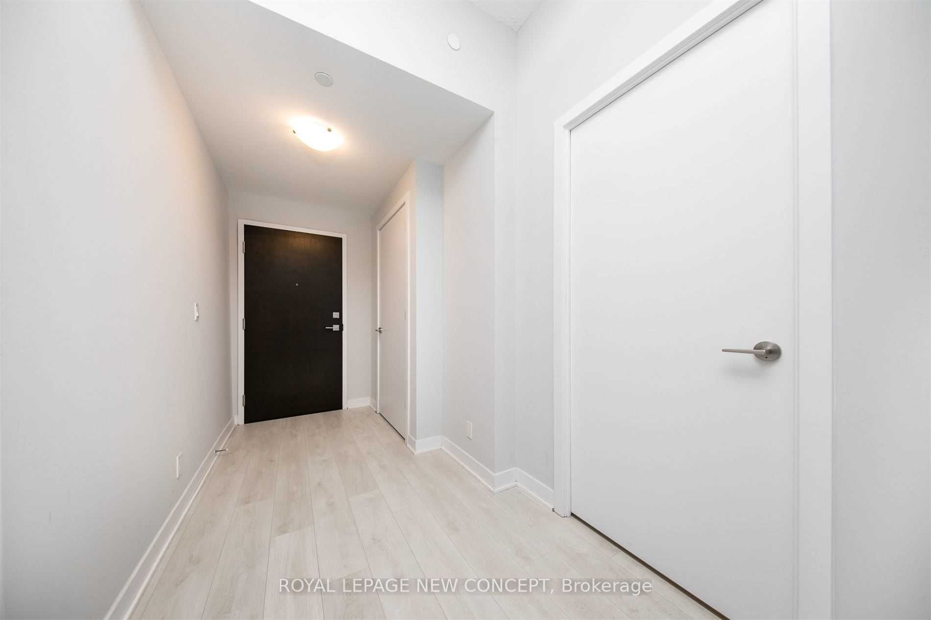2221 Yonge St, #3006