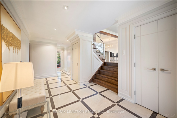 9 Waring Crt, Toronto
