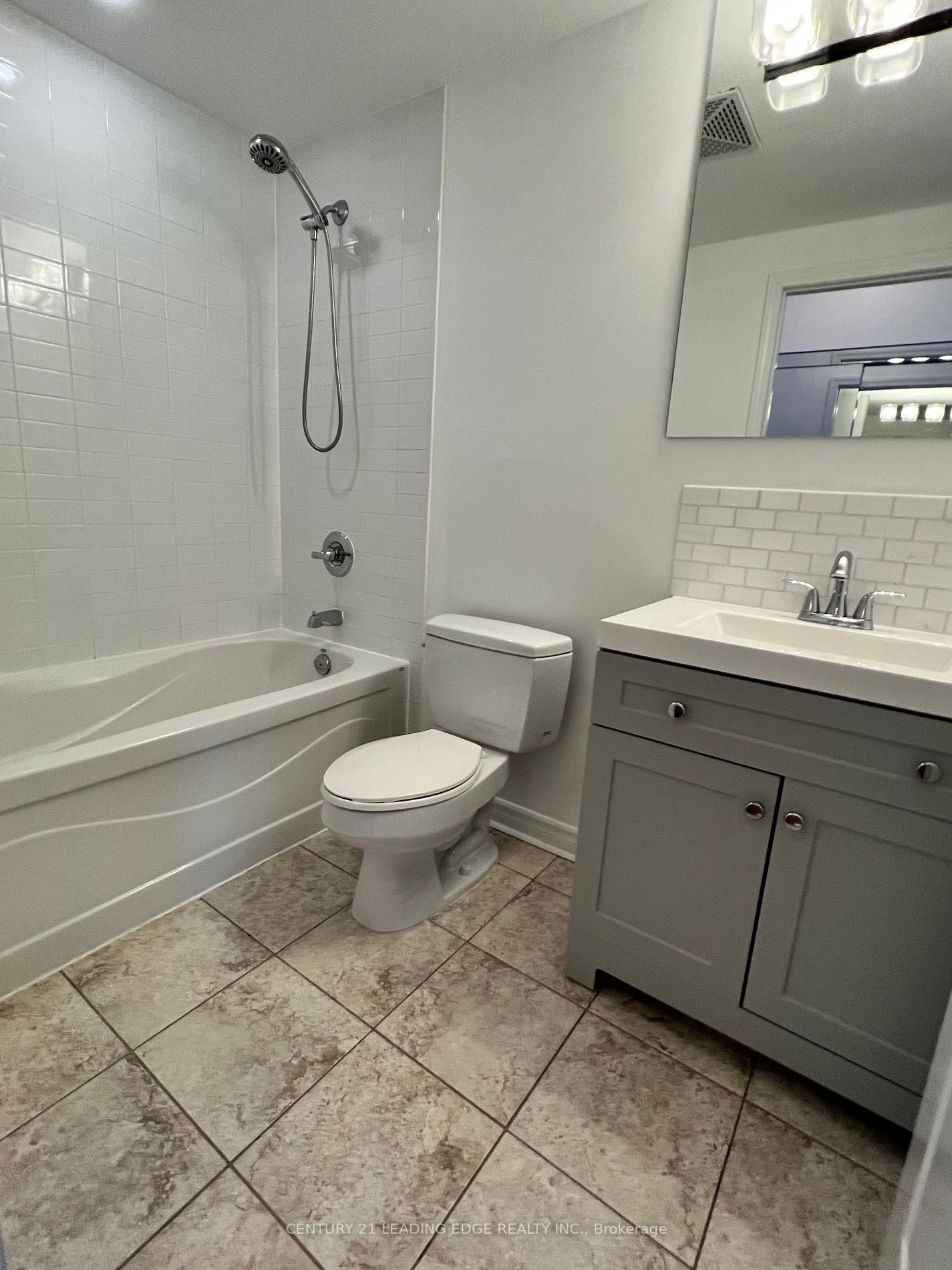 2885 Bayview Ave, #209