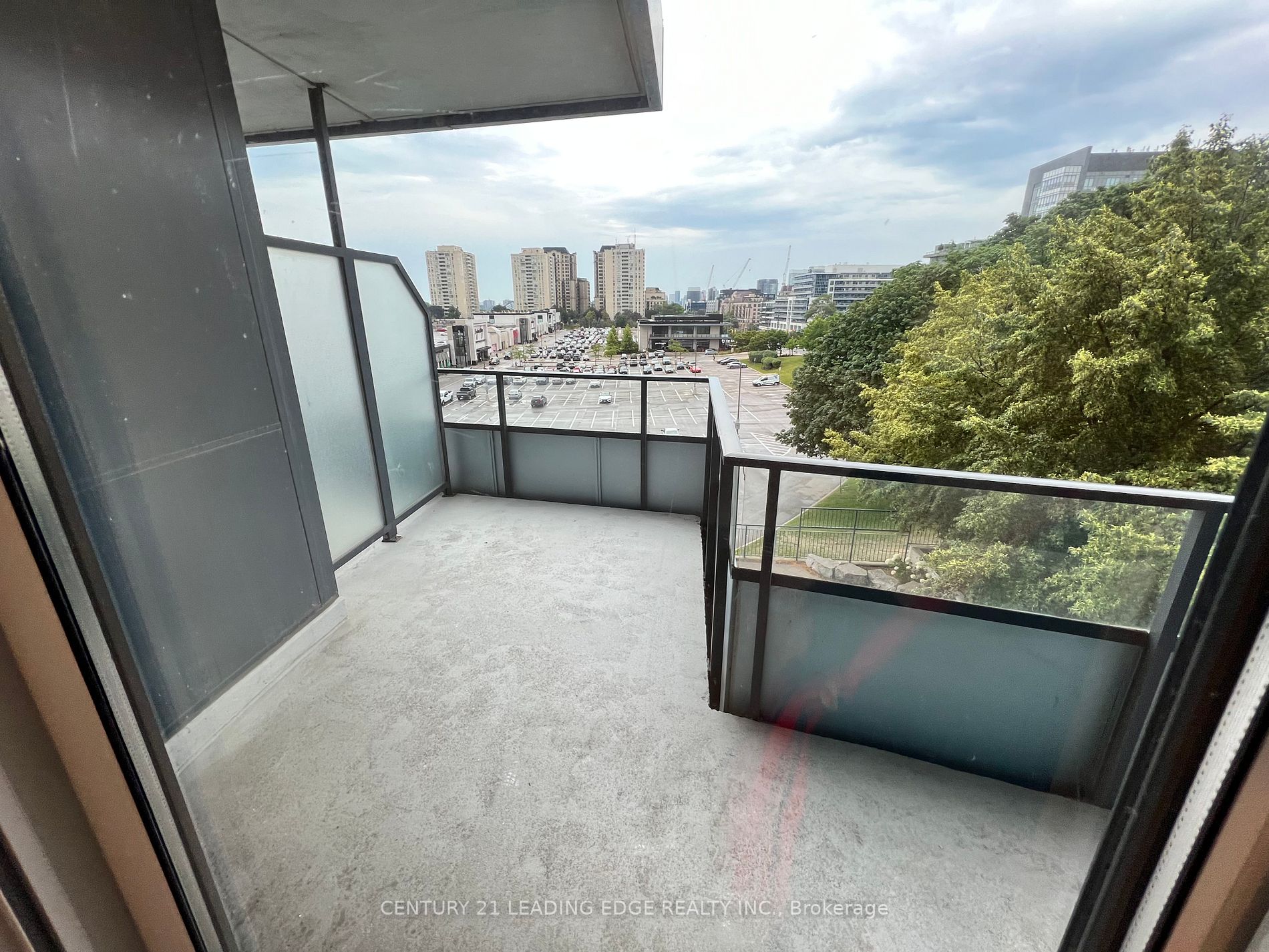 2885 Bayview Ave, #209