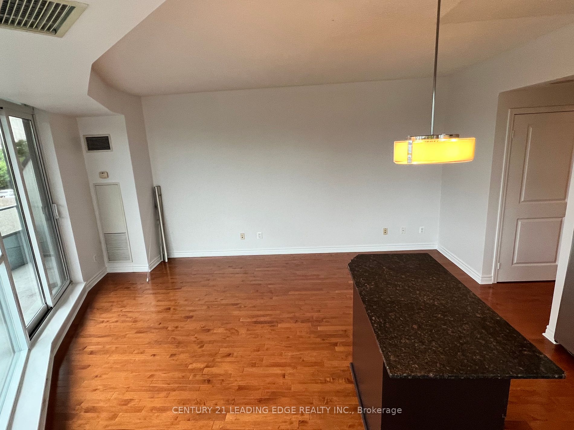 2885 Bayview Ave, #209