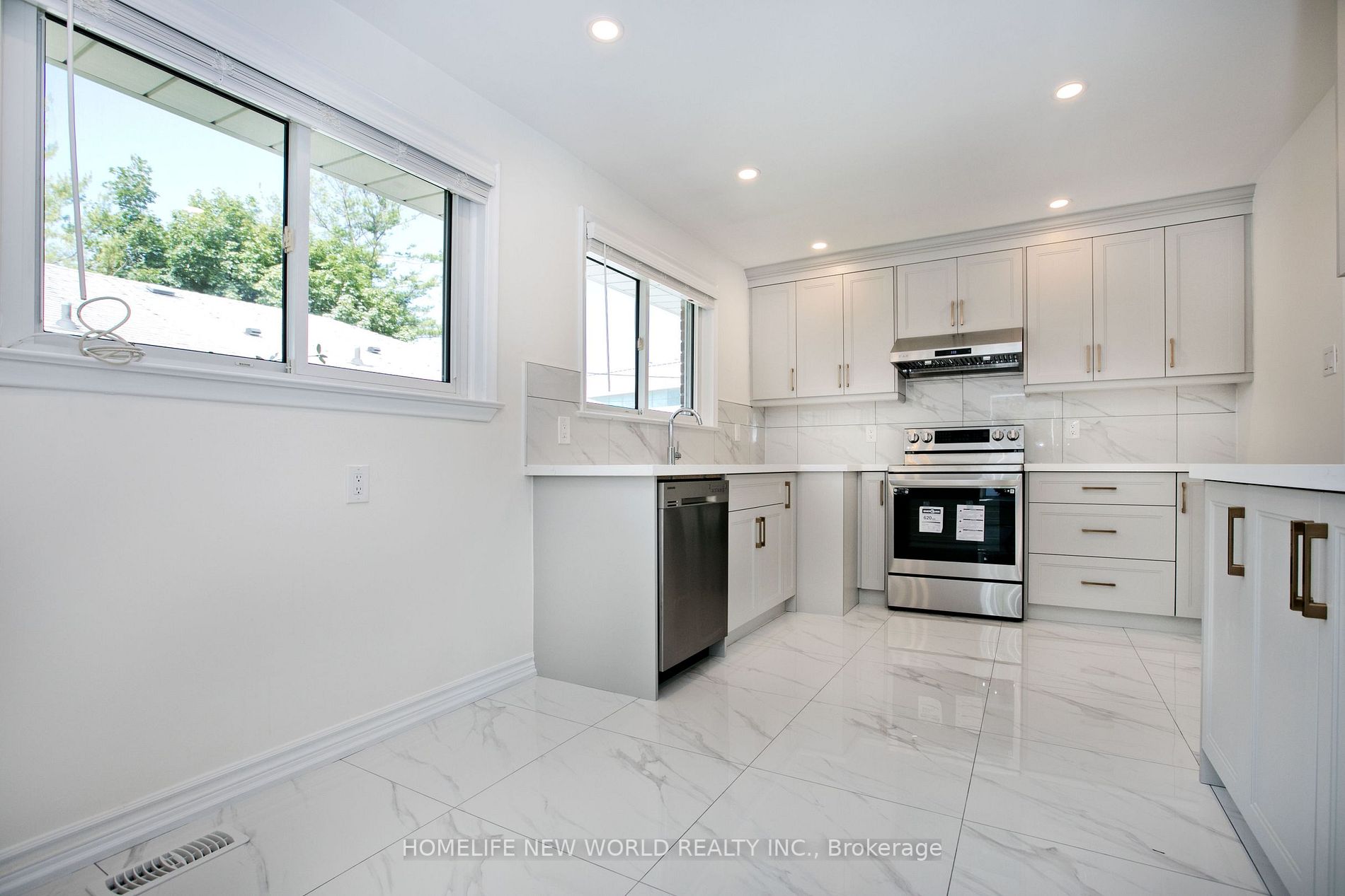 20 Broadlands Blvd