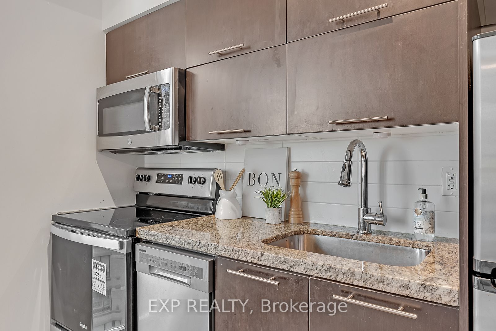 126 Simcoe Street, #1407
