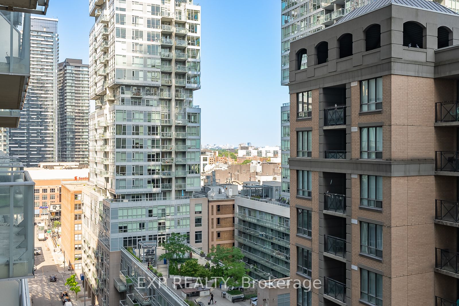 126 Simcoe Street, #1407