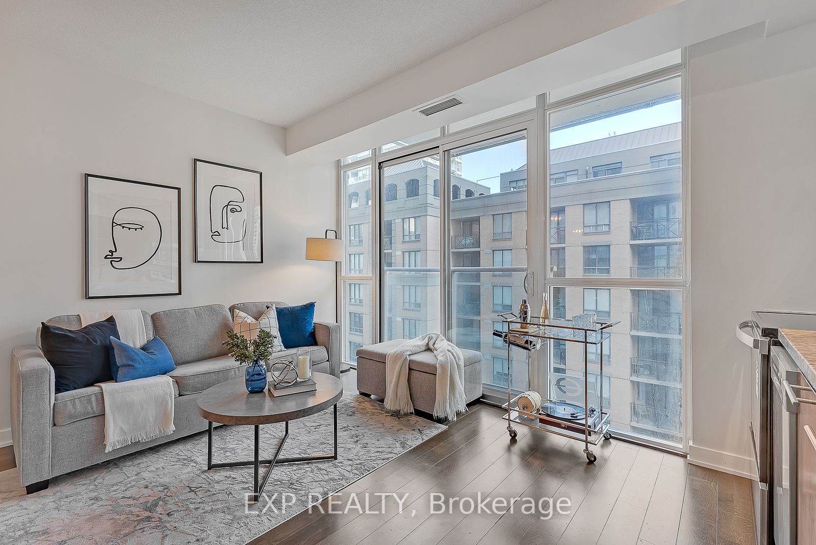 126 Simcoe Street, #1407