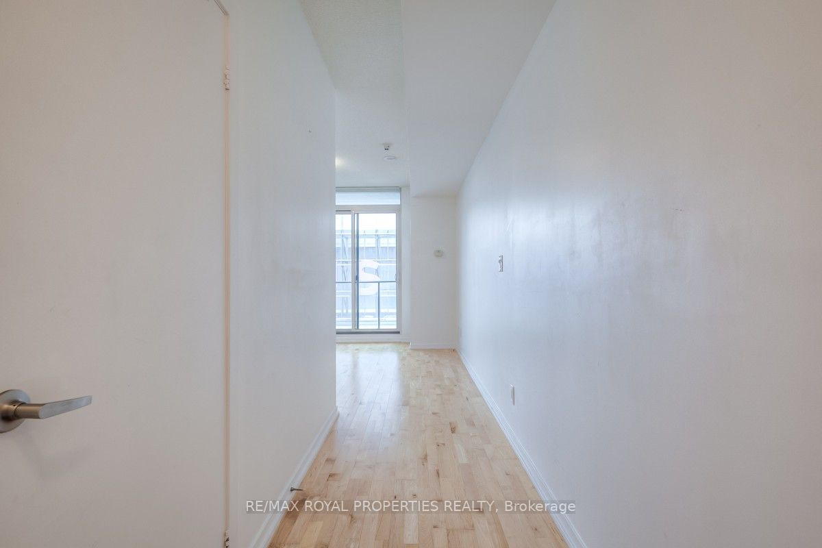 65 Bremner Blvd, #4007