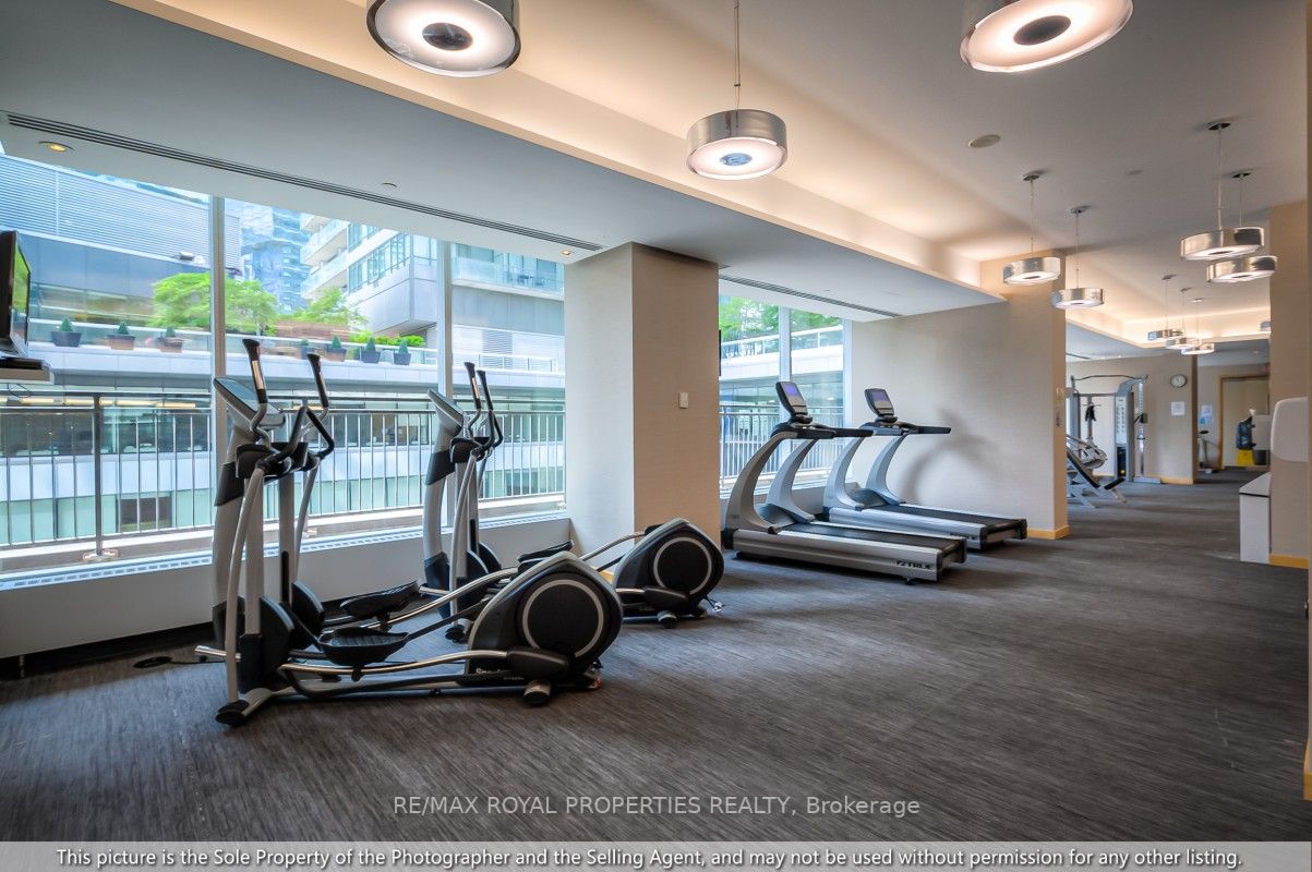 65 Bremner Blvd, #4007
