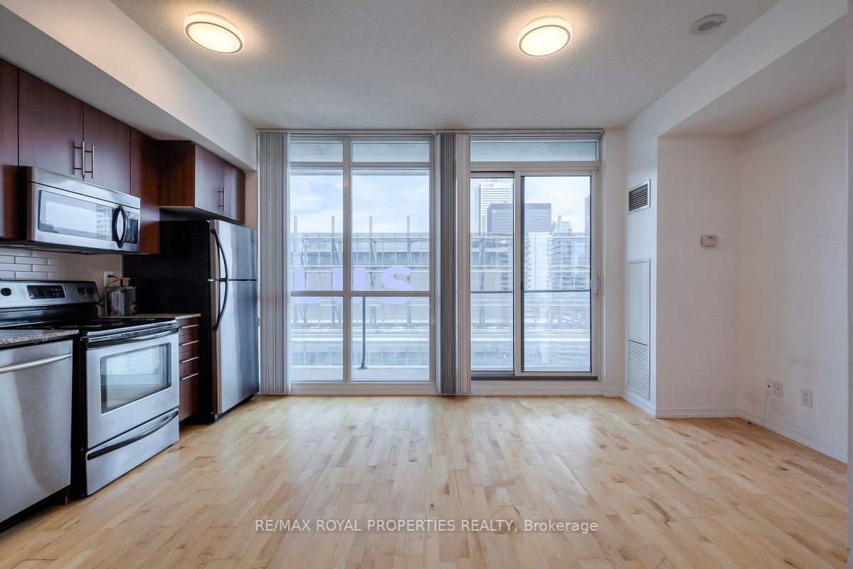 65 Bremner Blvd, #4007