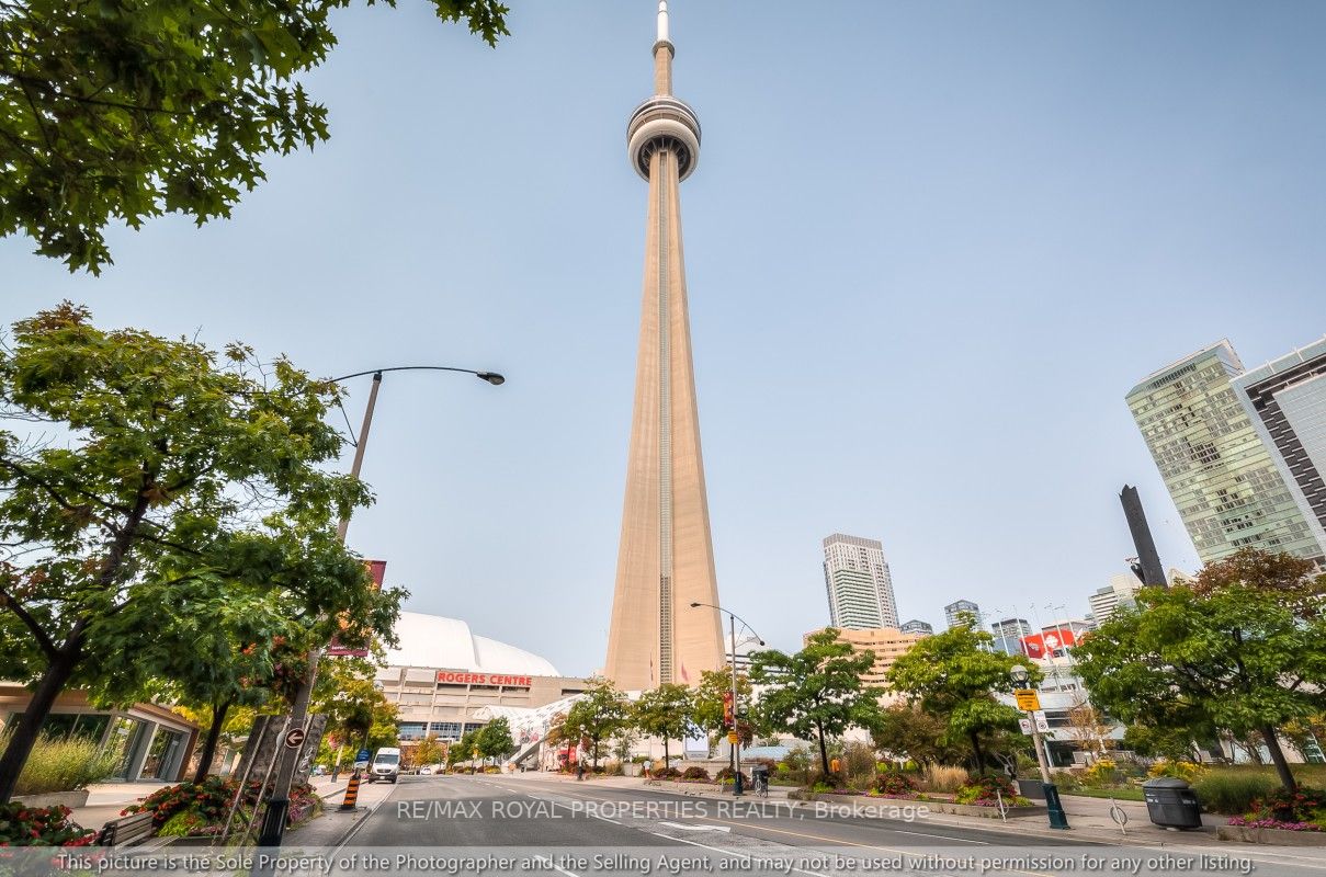65 Bremner Blvd, #4007