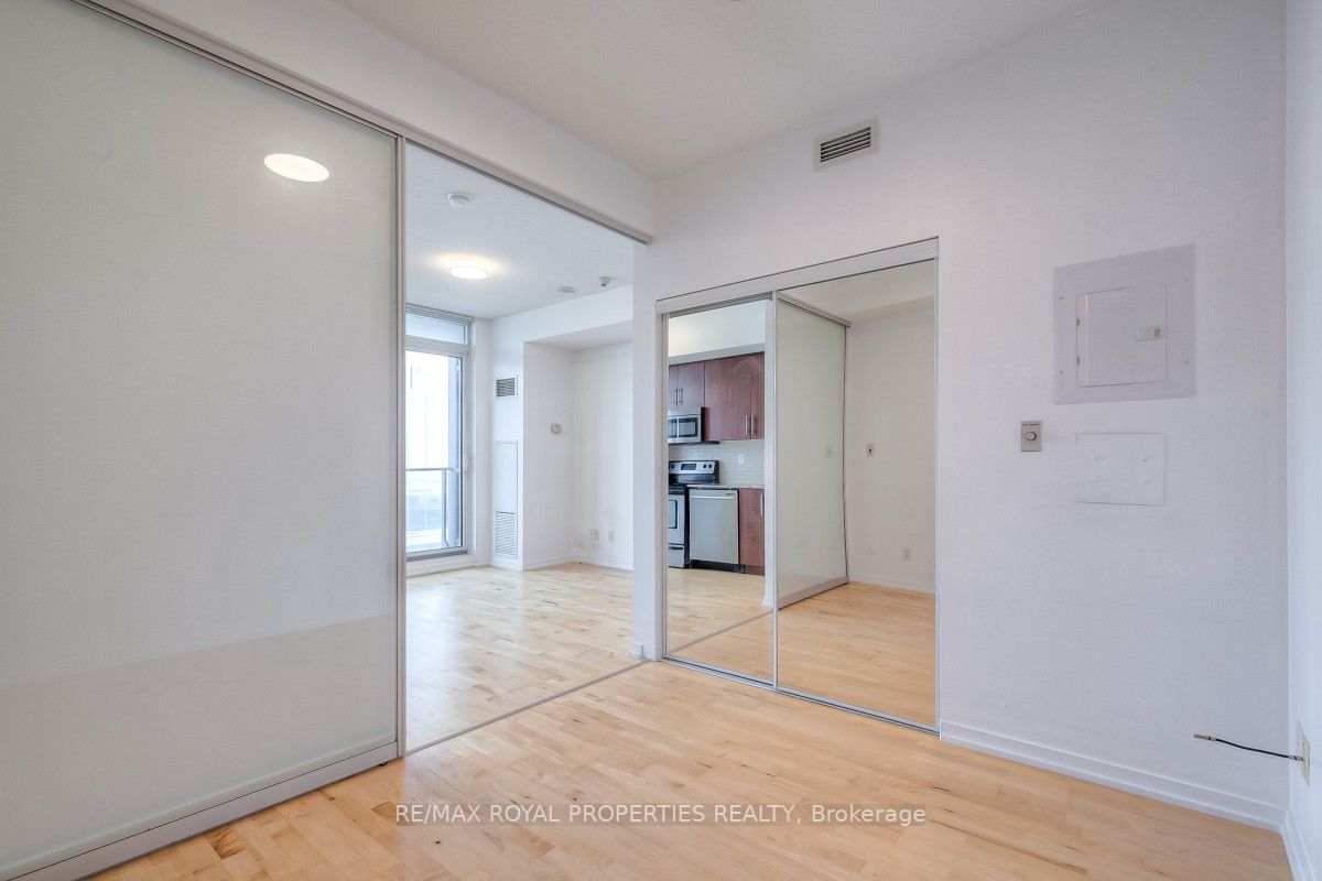 65 Bremner Blvd, #4007