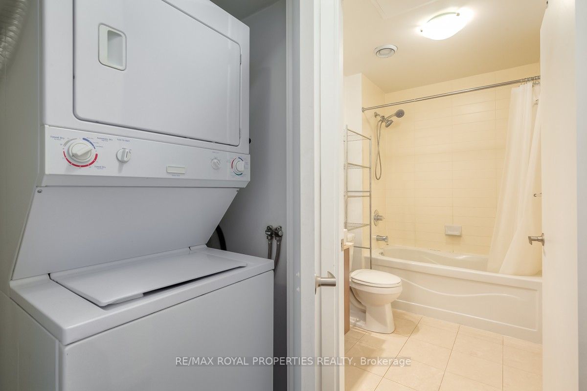 65 Bremner Blvd, #4007