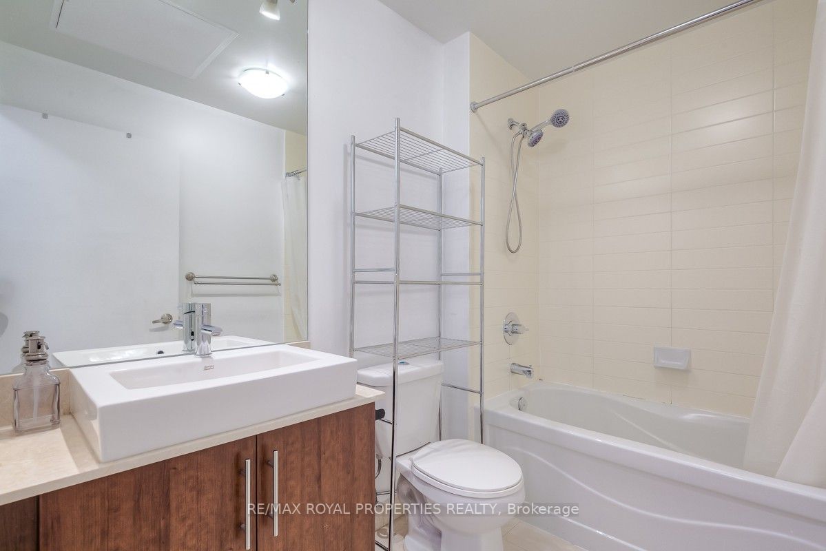 65 Bremner Blvd, #4007