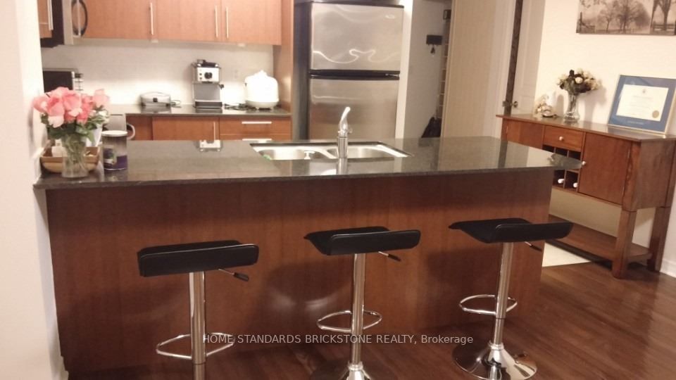 509 Beecroft Rd, #1811