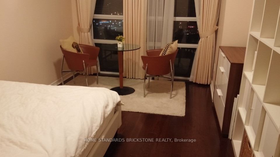 509 Beecroft Rd, #1811