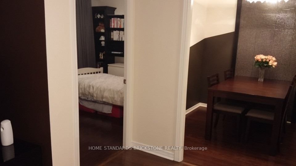 509 Beecroft Rd, #1811