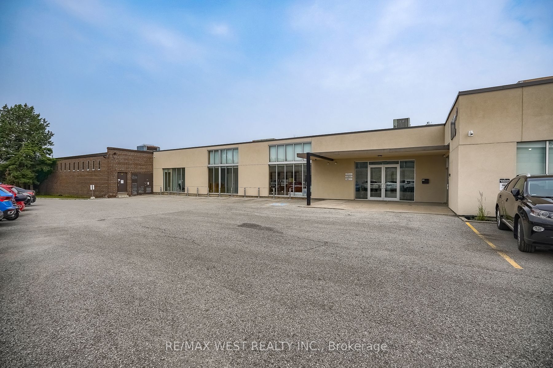 74 Gervais Dr, #102