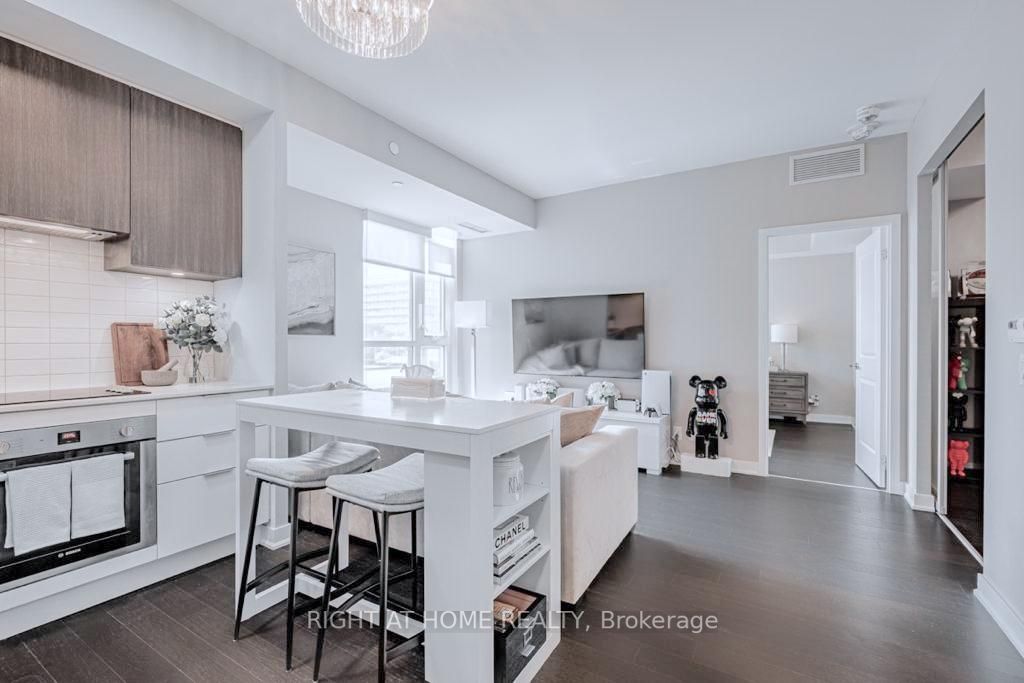 120 Parliament St, #405