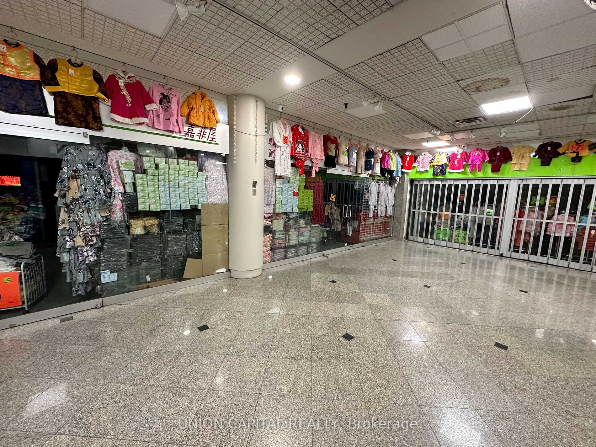222 Spadina Ave, #110-112