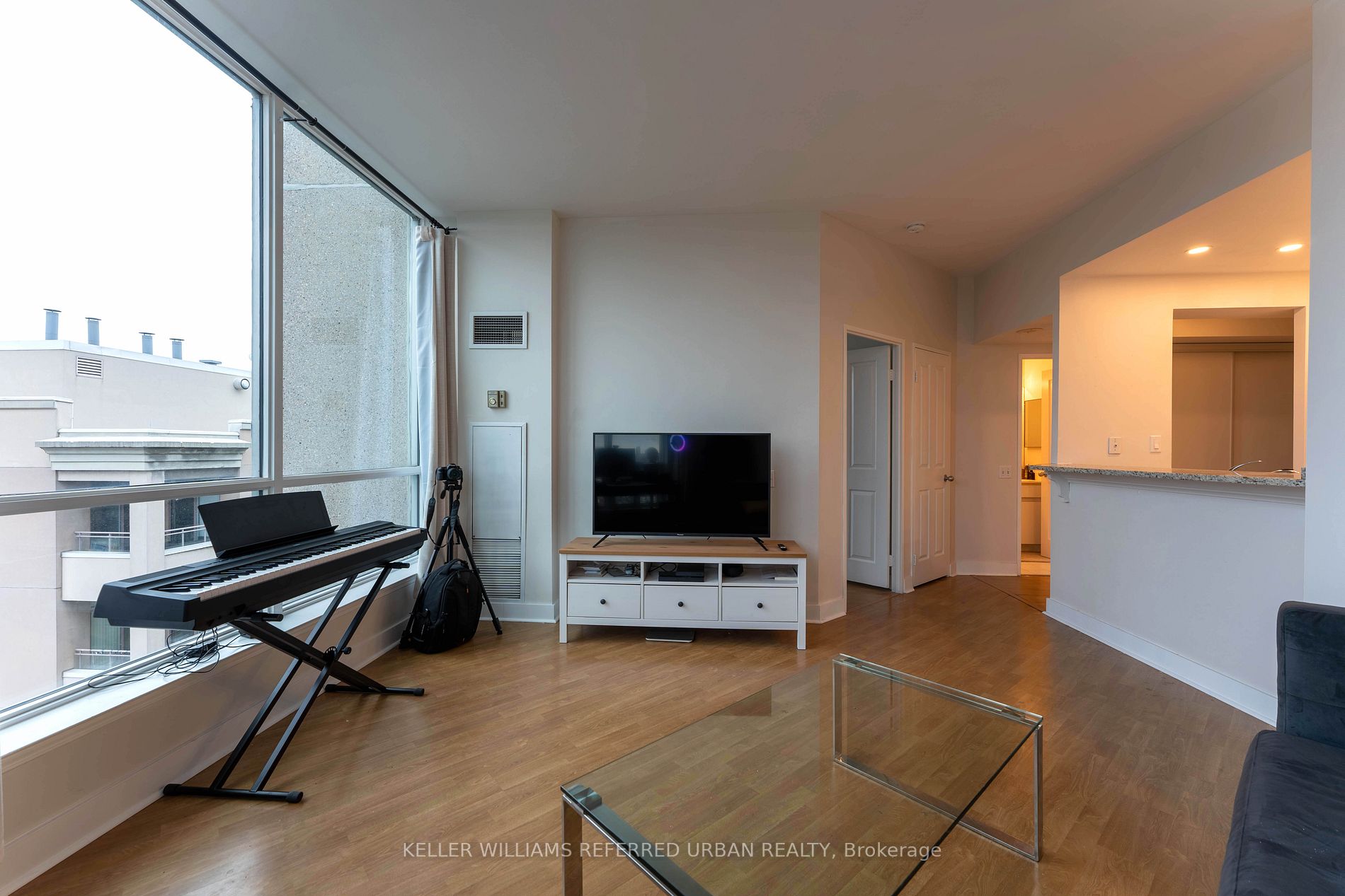 942 Yonge St, #Ph110