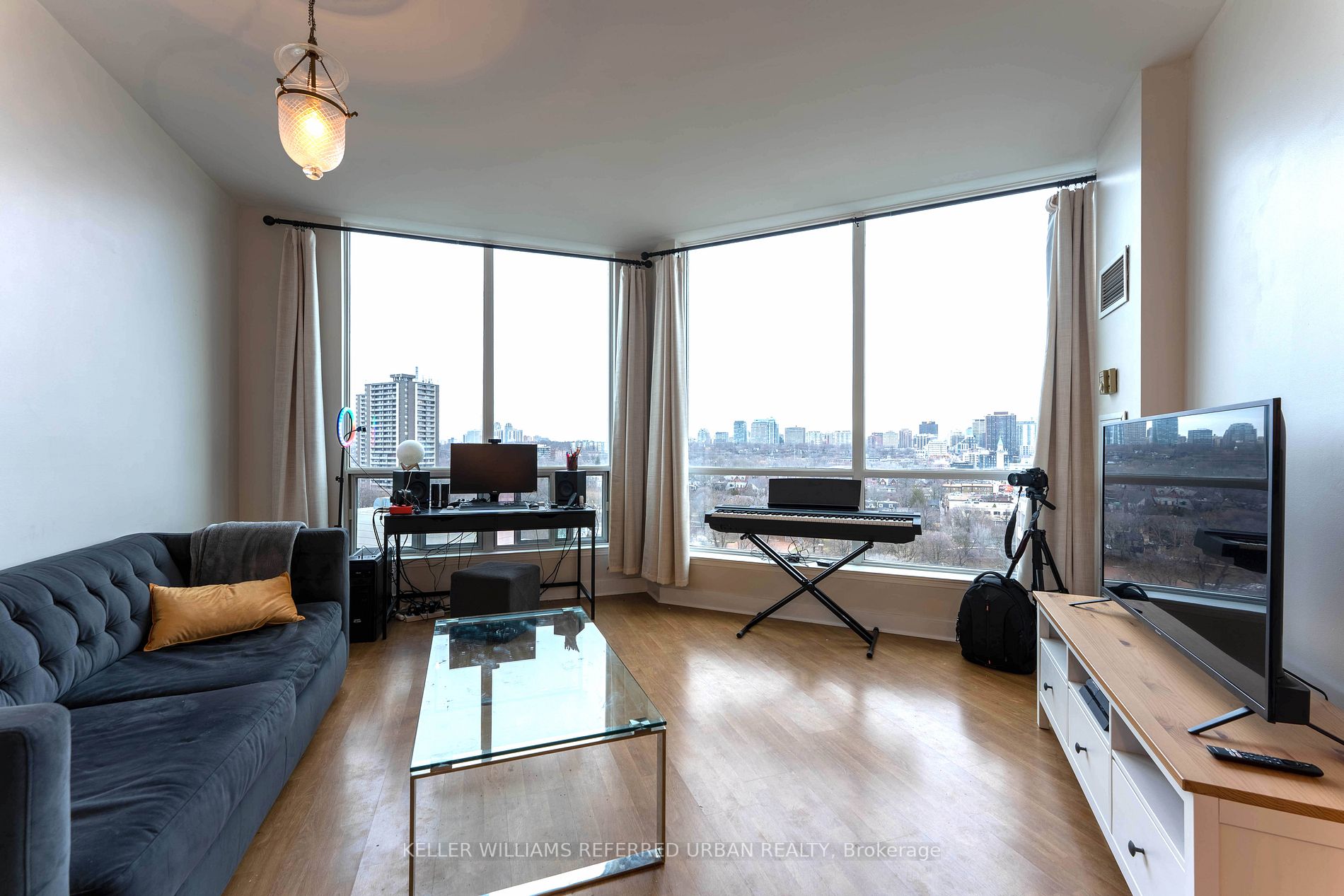 942 Yonge St, #Ph110