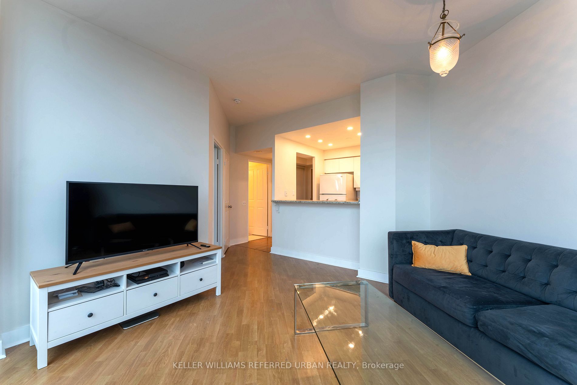 942 Yonge St, #Ph110