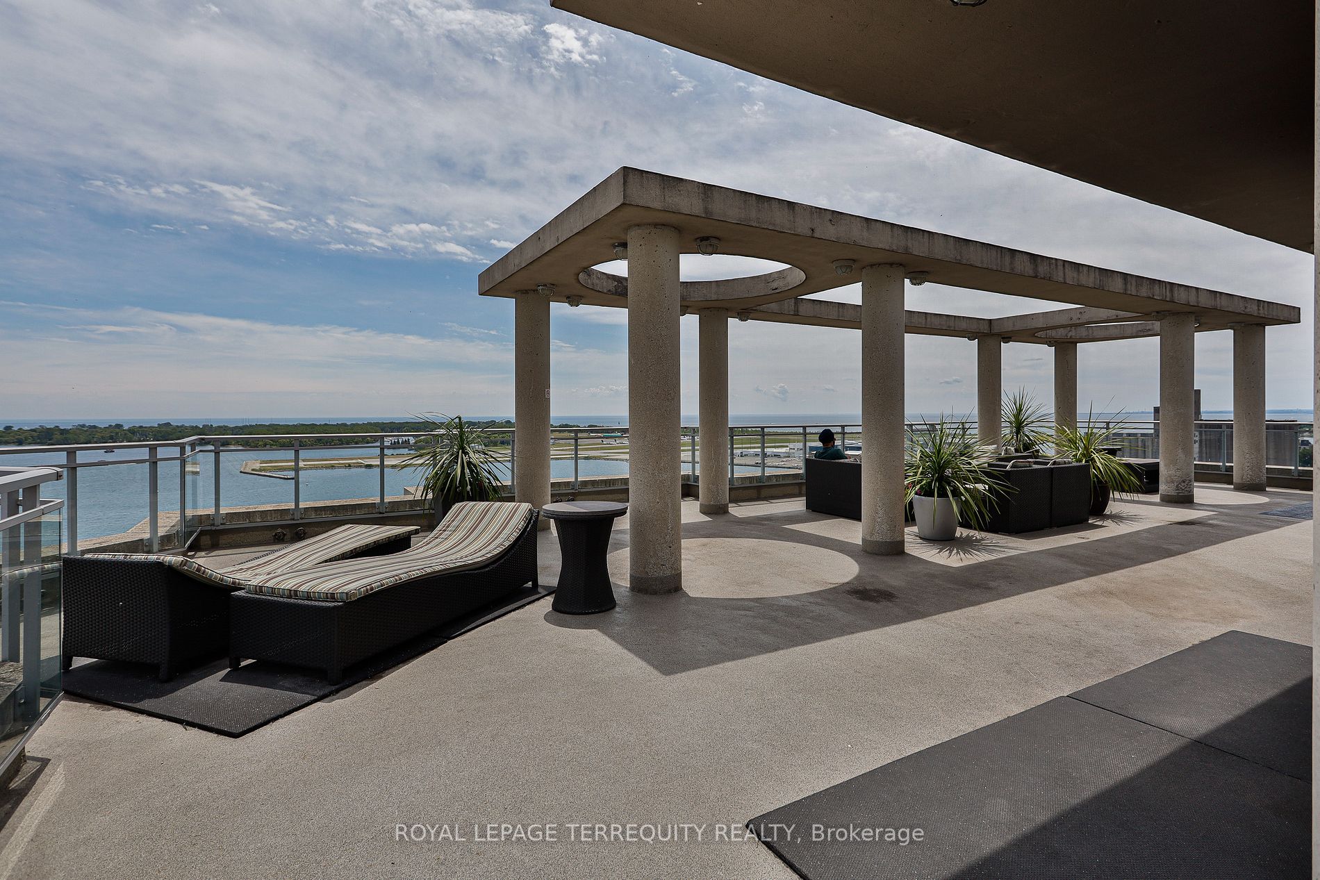 410 Queens Quay W, #216
