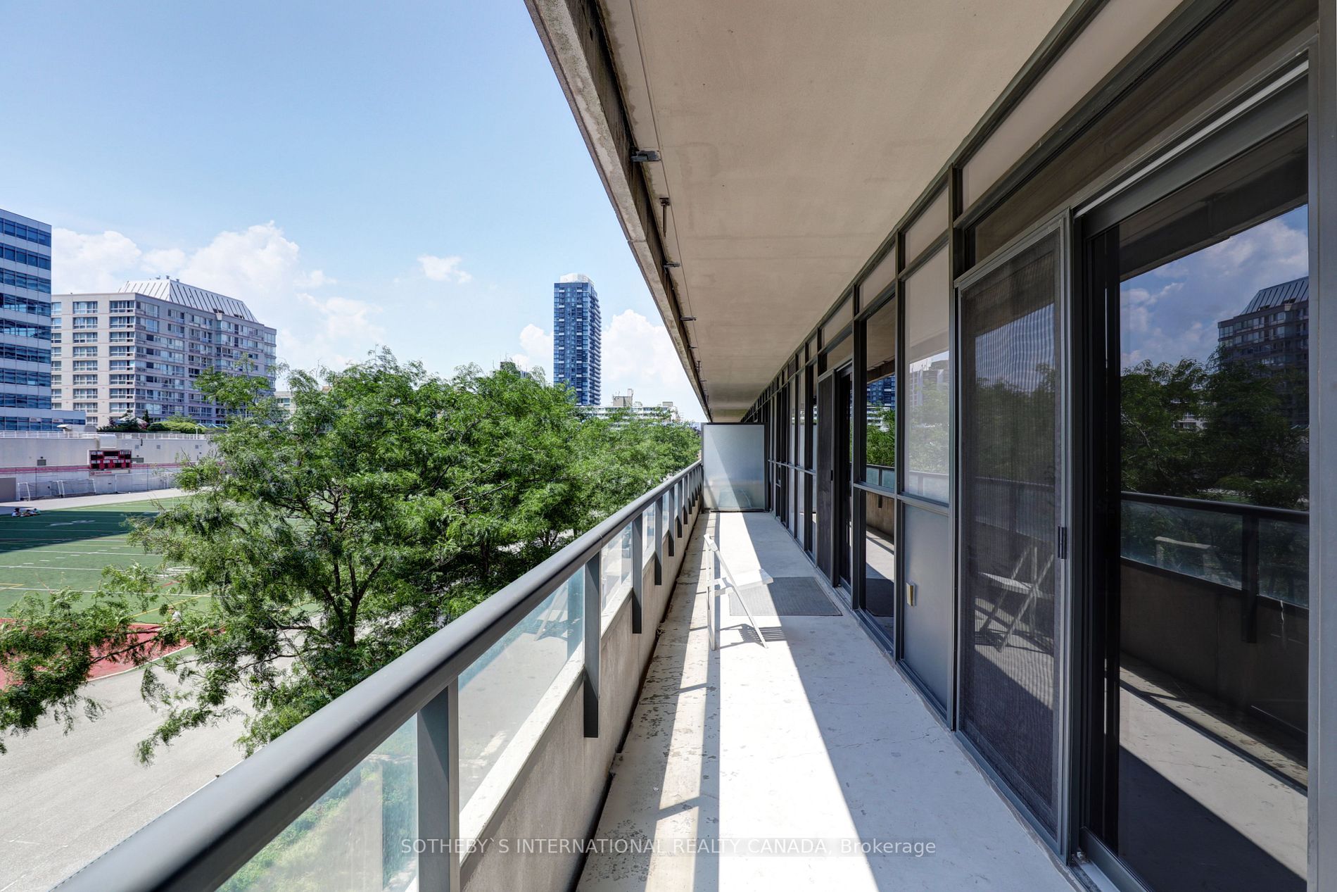 70 Roehampton Ave, #215