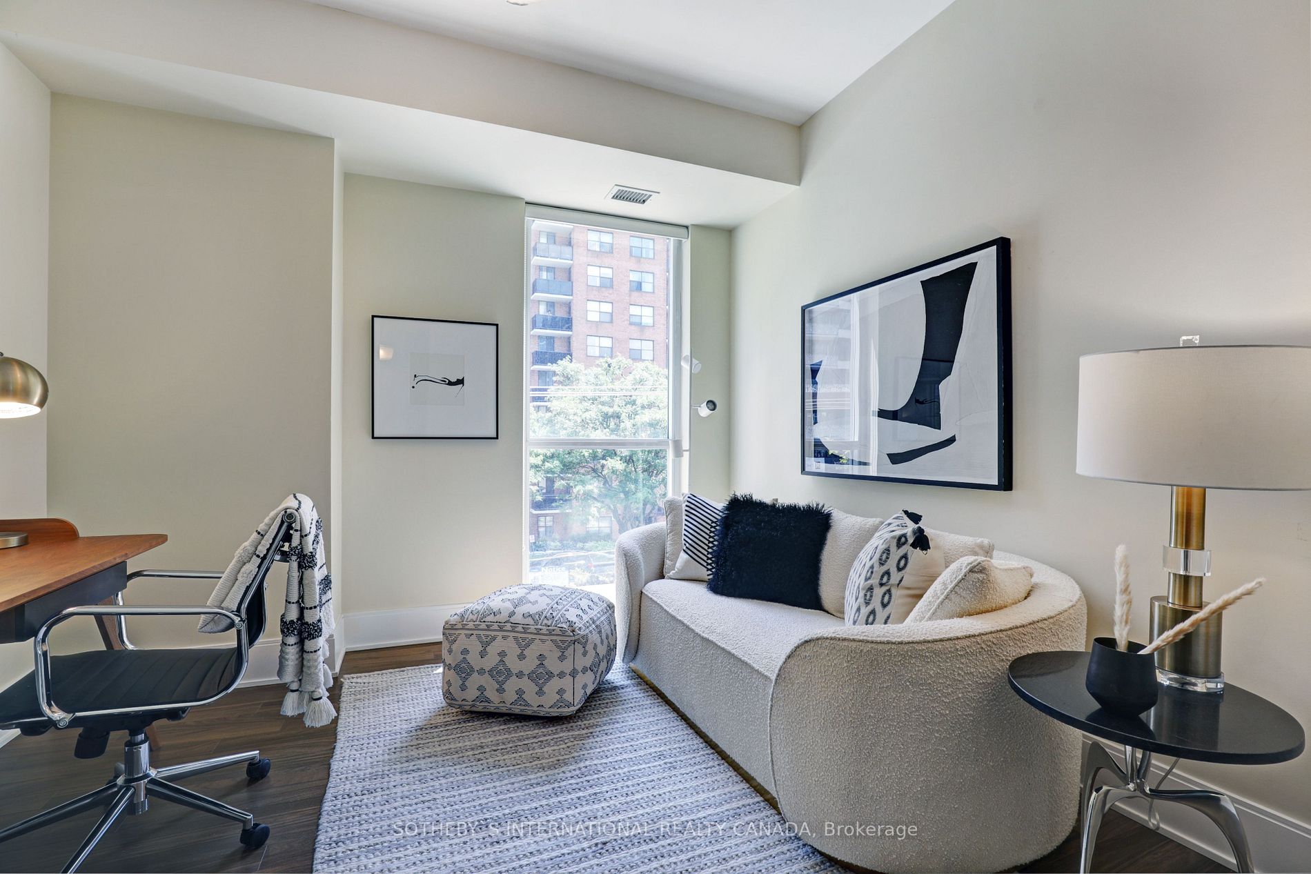 70 Roehampton Ave, #215