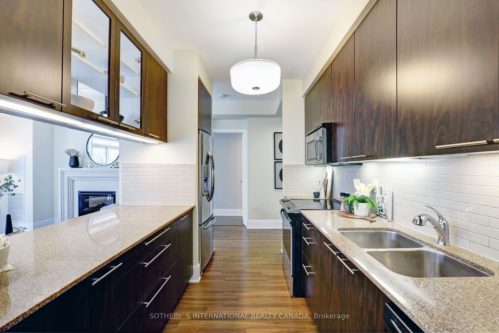 70 Roehampton Ave, #215