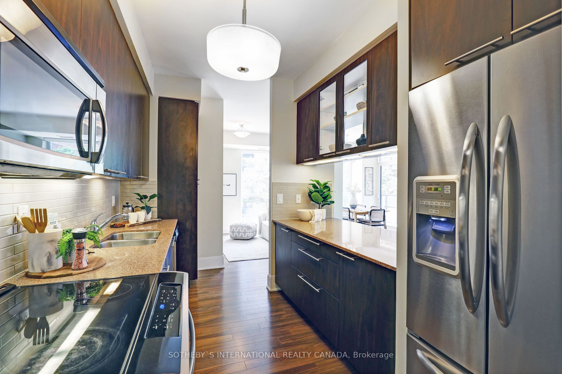 70 Roehampton Ave, #215