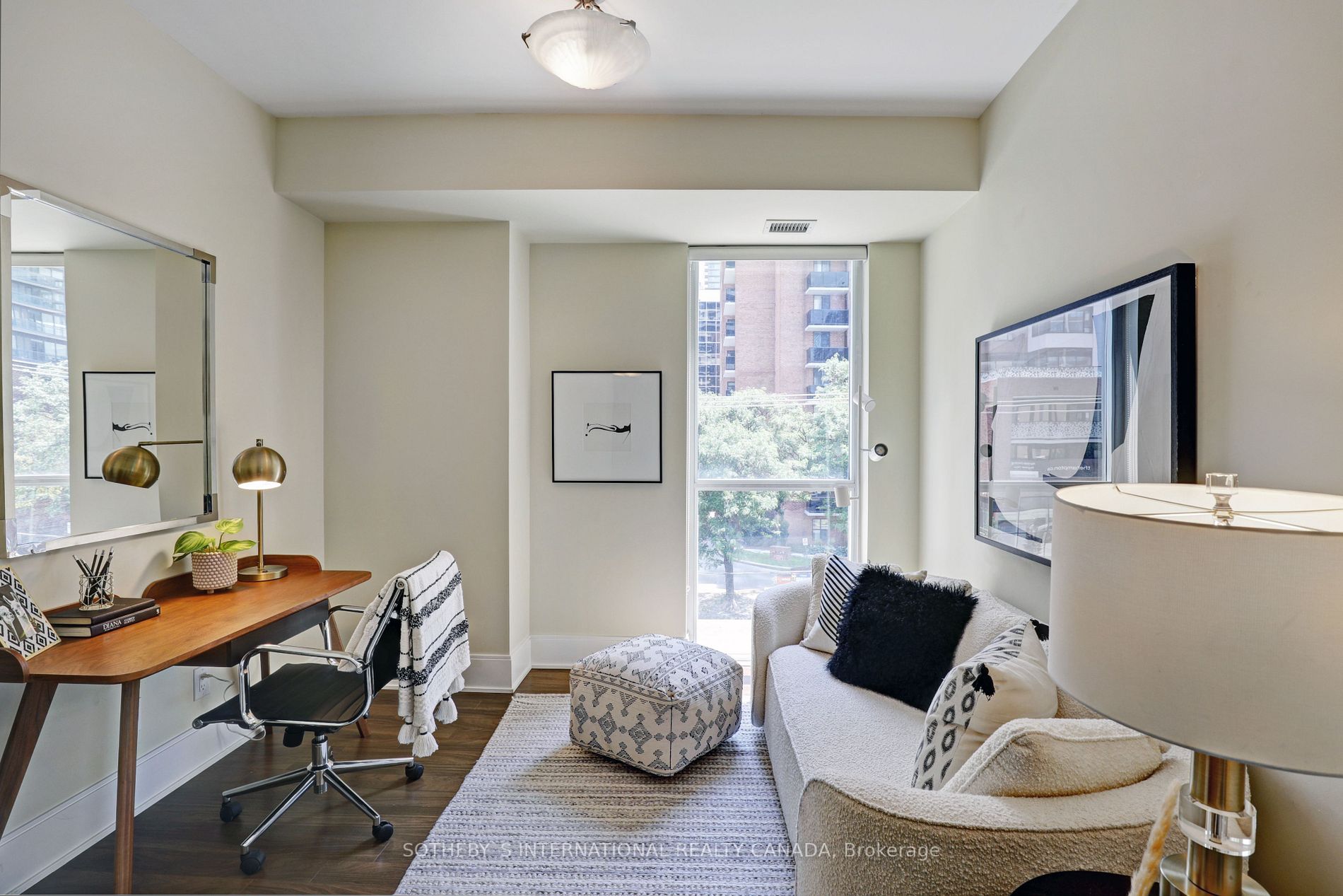 70 Roehampton Ave, #215