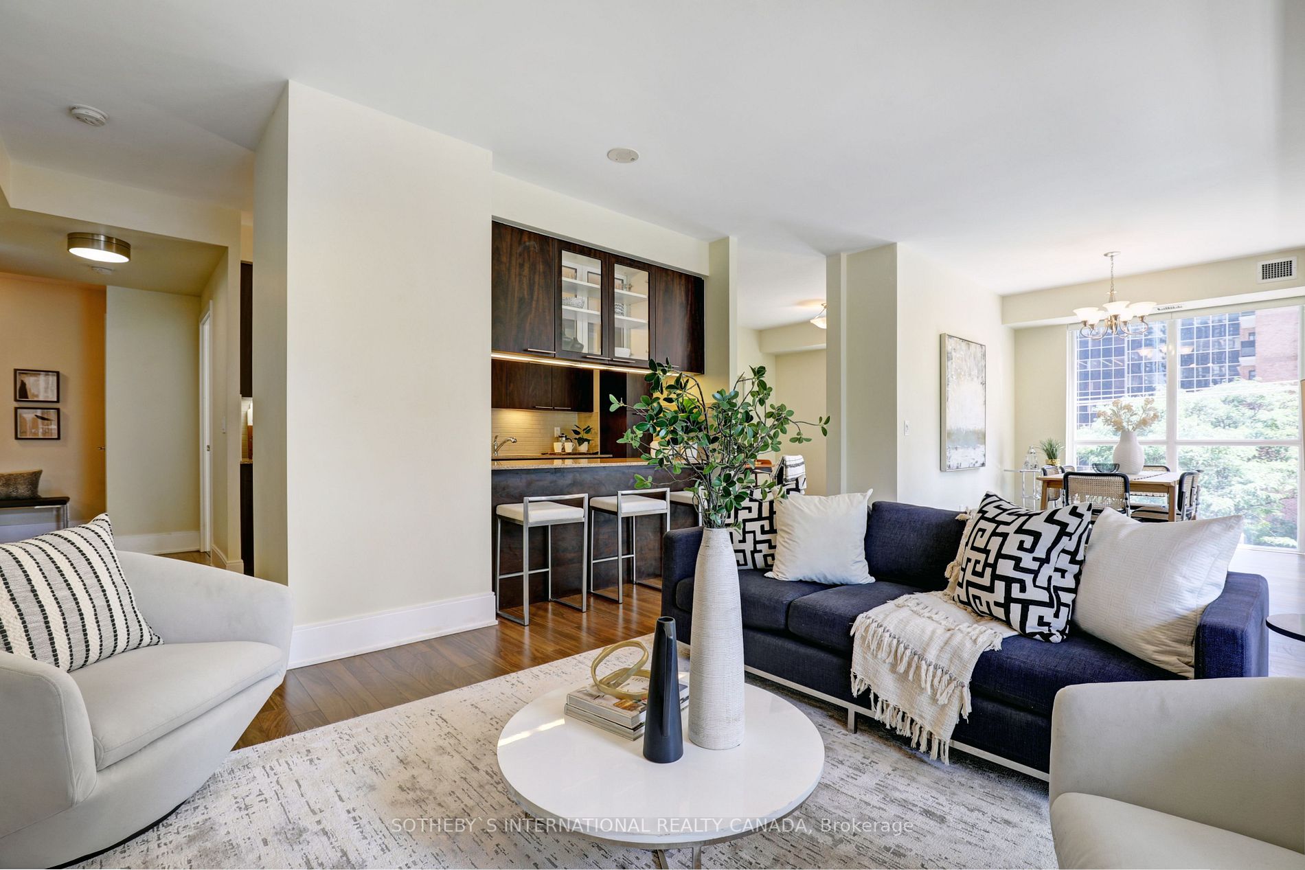 70 Roehampton Ave, #215