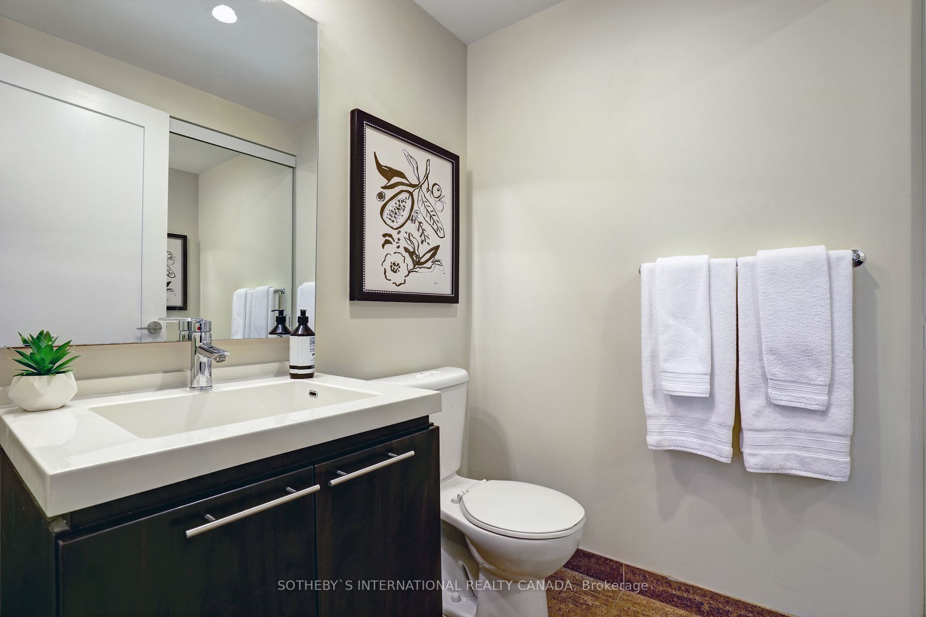 70 Roehampton Ave, #215